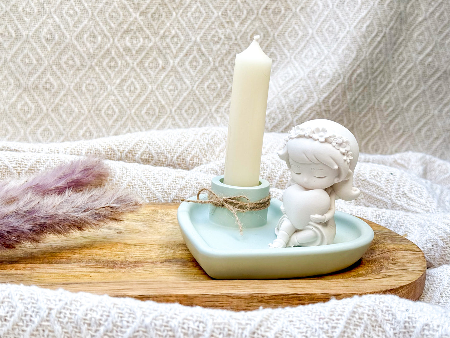 Herzenslicht Mädchenfigur – Geschenkset mit Kerzenständer und Mädchenfigur in zwei Farbvarianten
