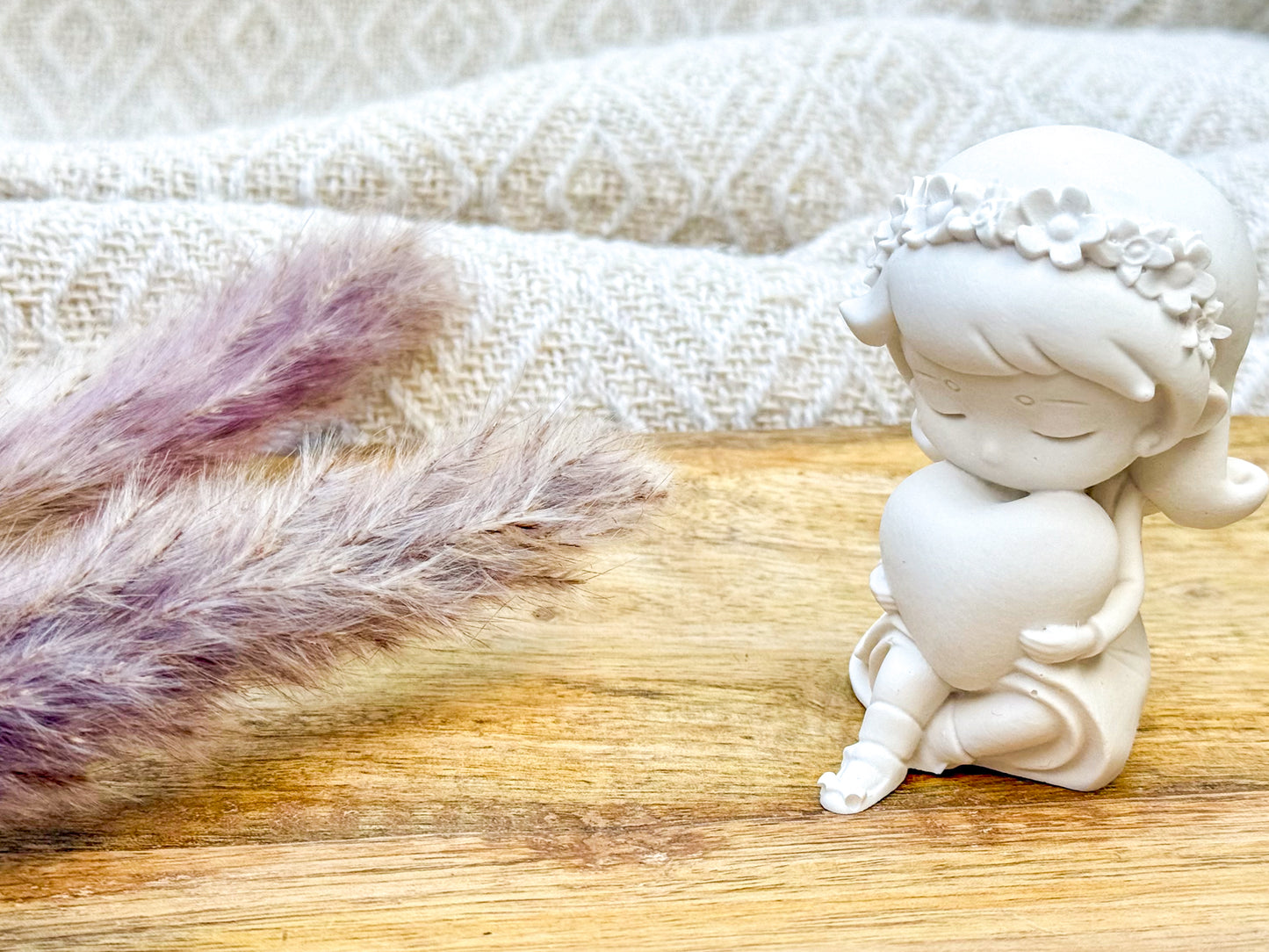 Herzenslicht Mädchenfigur – Geschenkset mit Kerzenständer und Mädchenfigur in zwei Farbvarianten